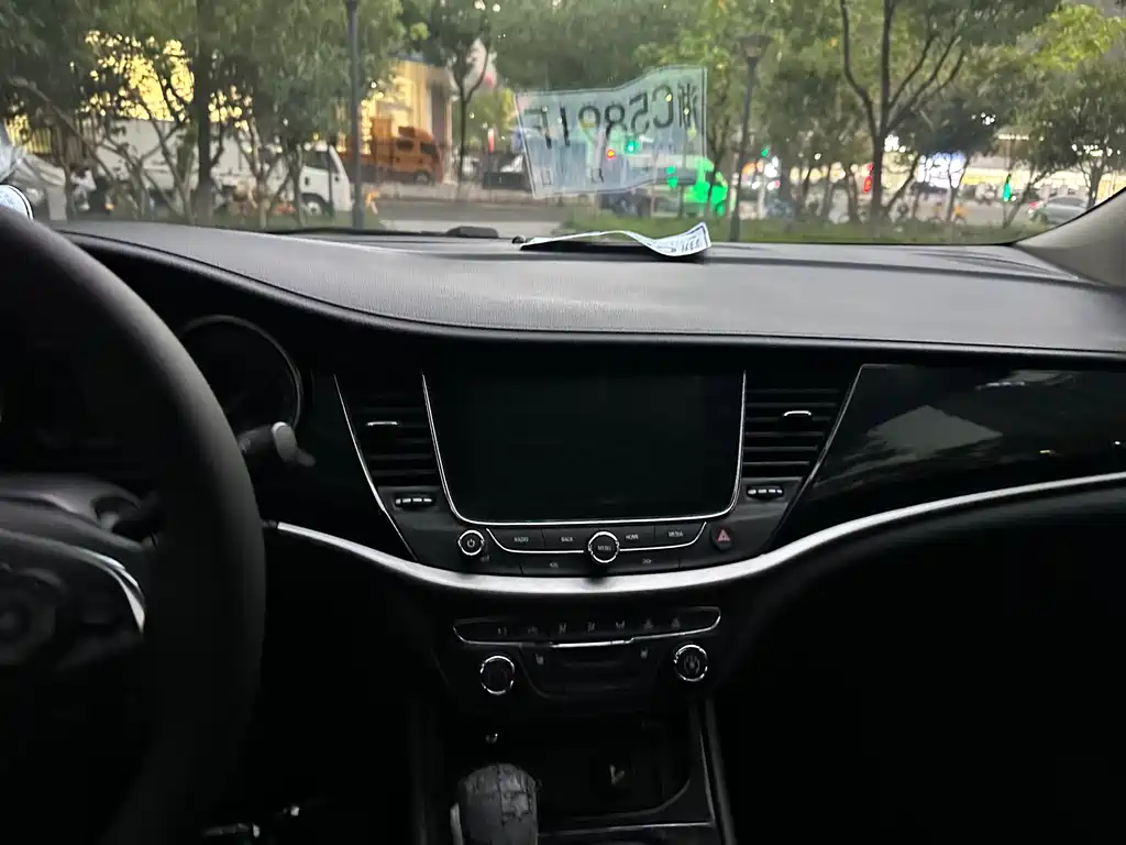 Buick Verano — миниатюра 11