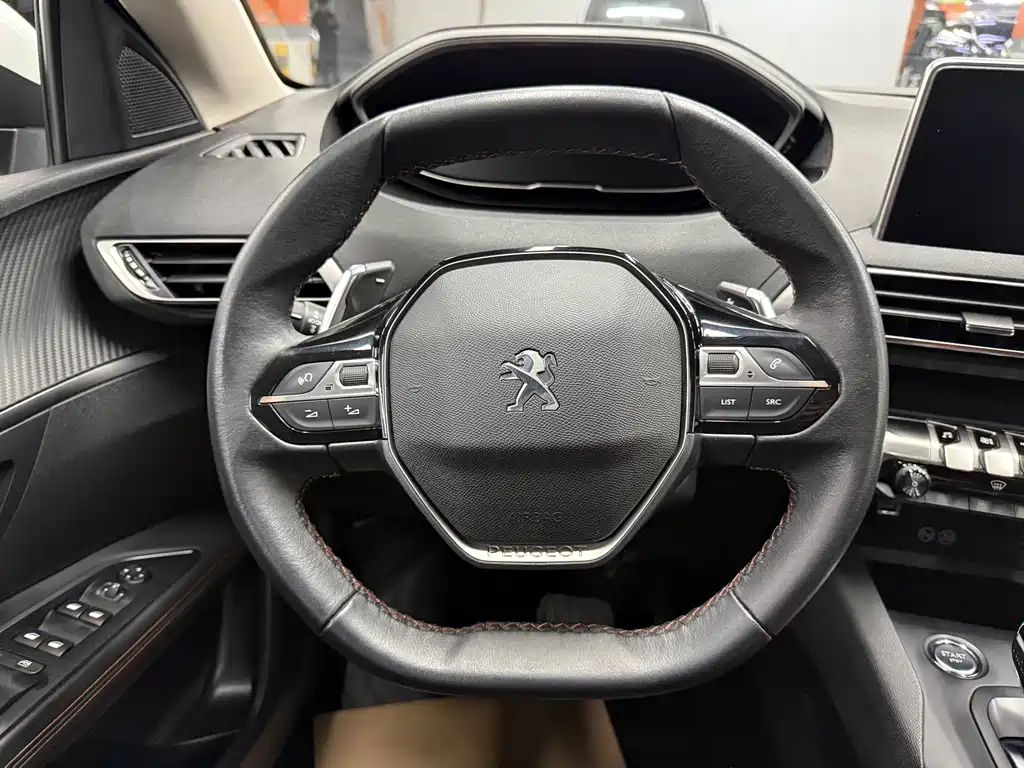 Peugeot 5008 2019 380THP 5 мест Elite