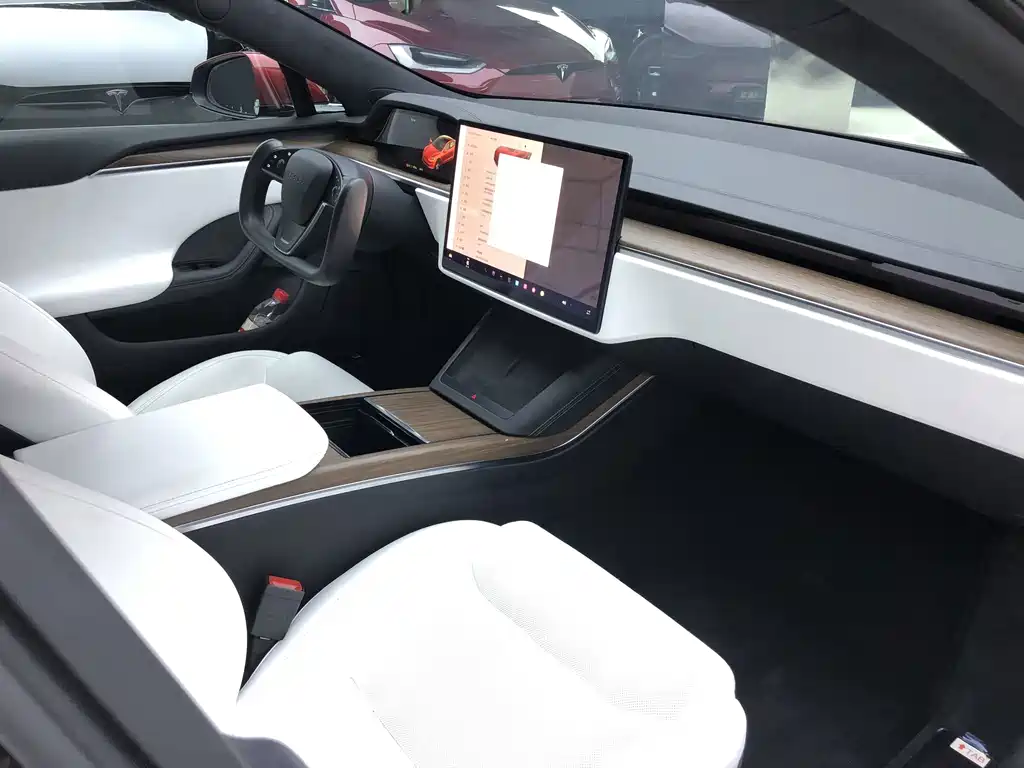 Tesla Model S — миниатюра 10