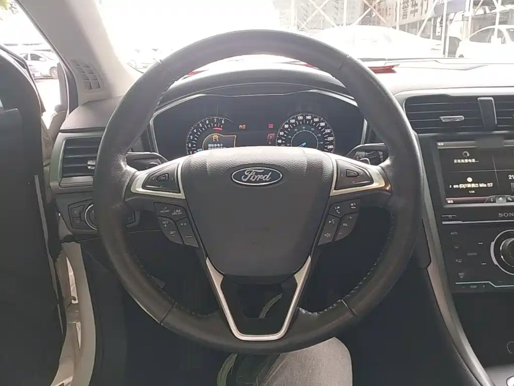 Ford Mondeo — миниатюра 11