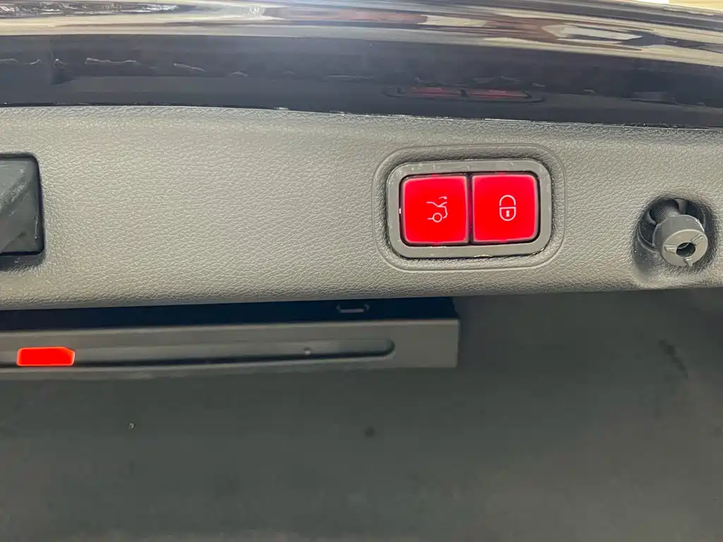 Mercedes-Benz E-Class — миниатюра 16