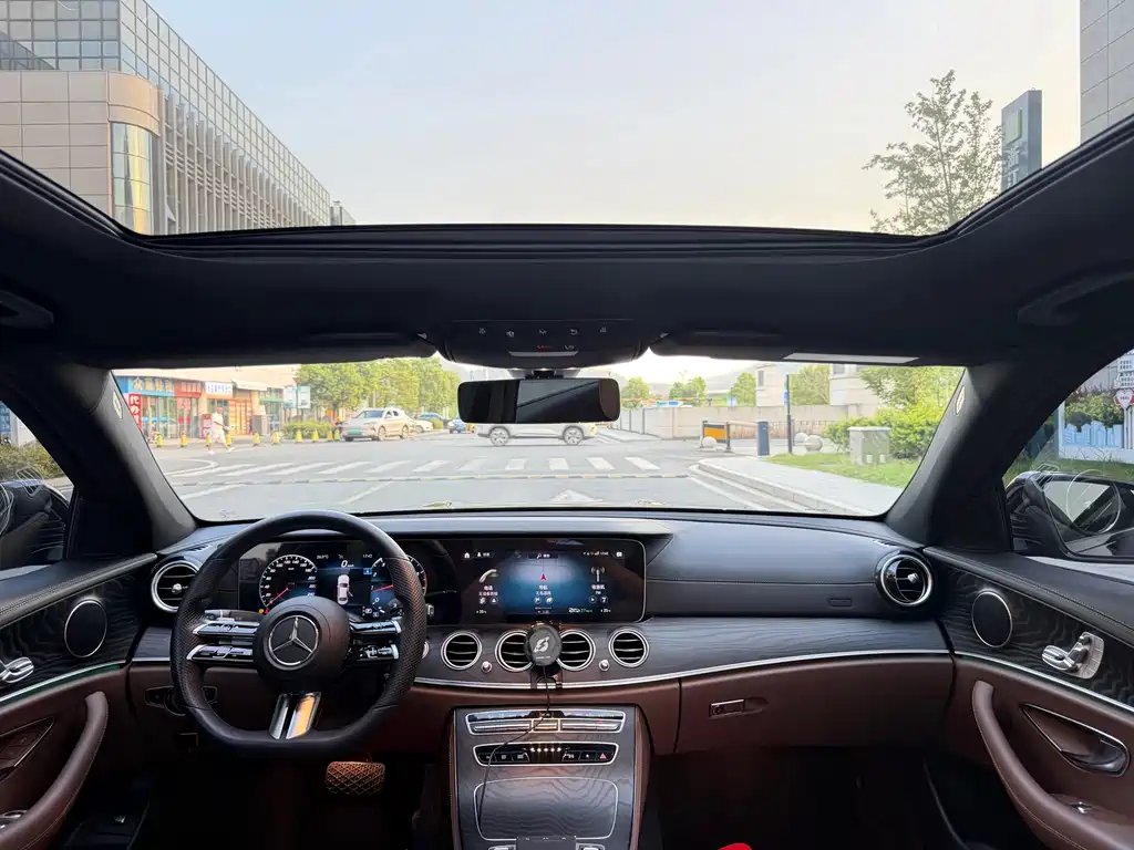 Mercedes-Benz E-Class (Import) — миниатюра 12
