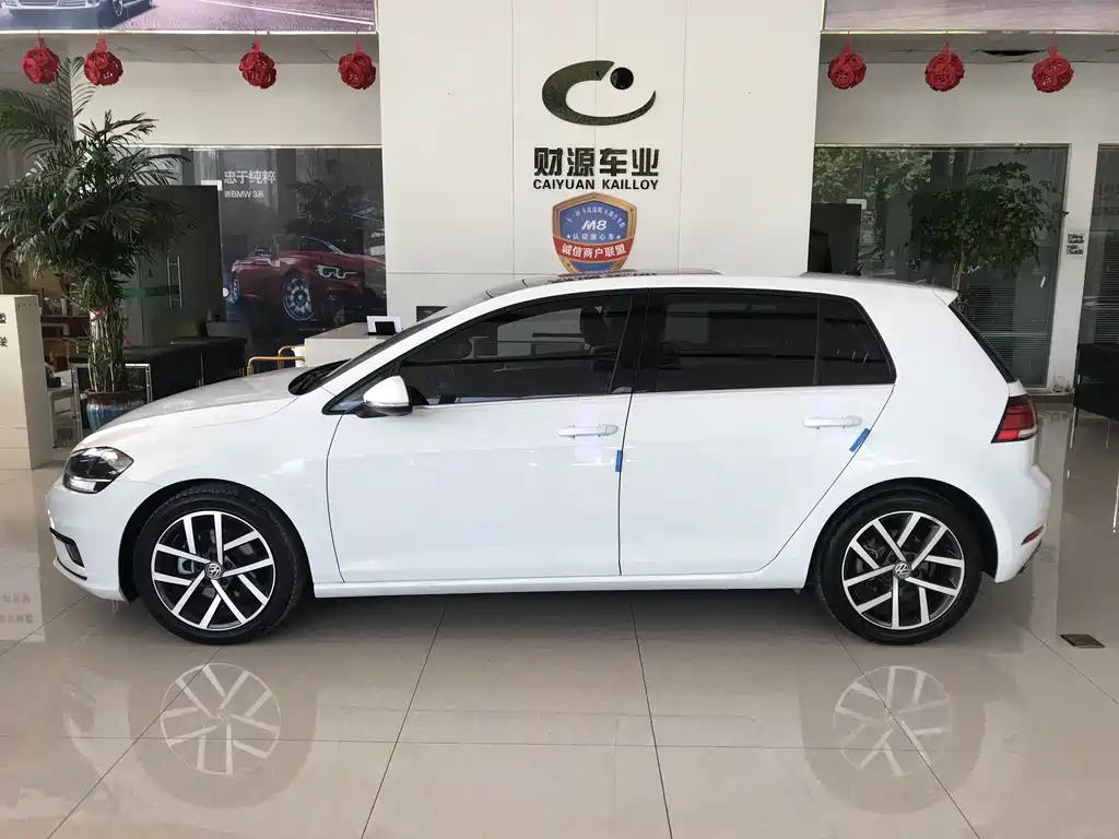 VOLKSWAGEN GOLF
