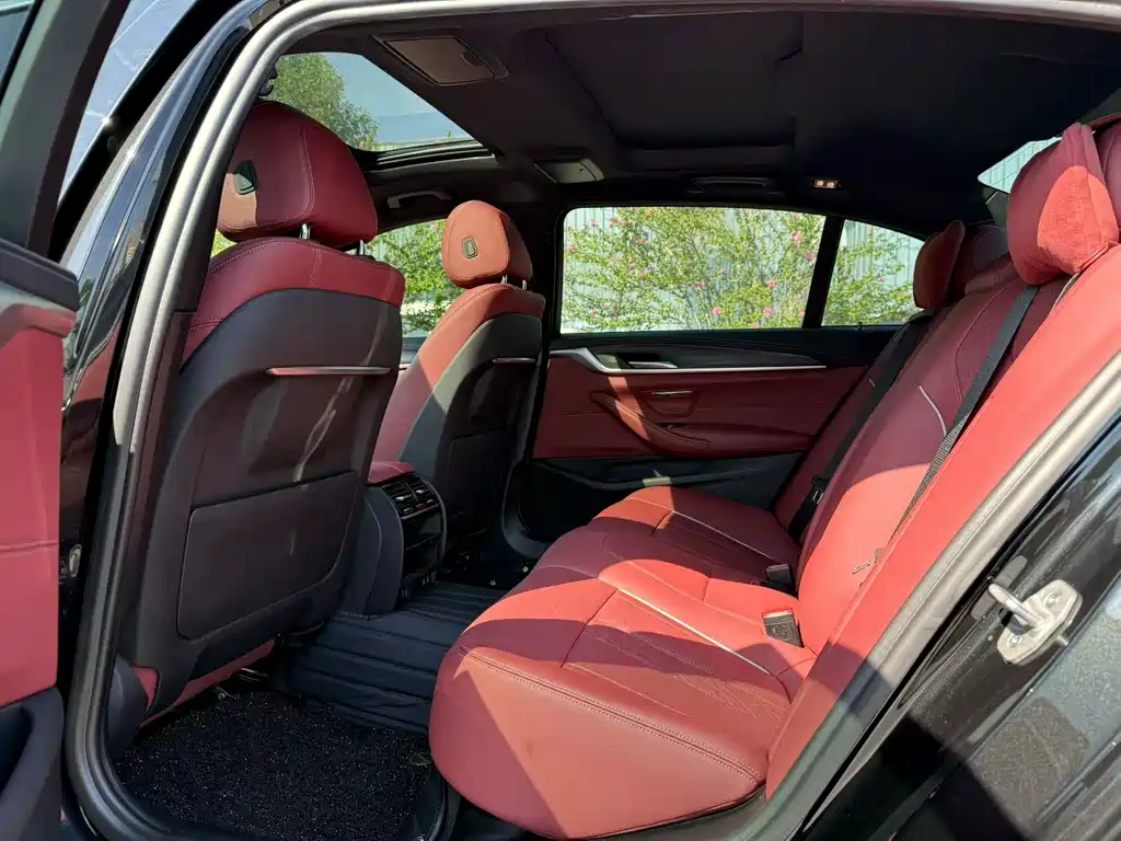 BMW 5 Series New Energy — миниатюра 6