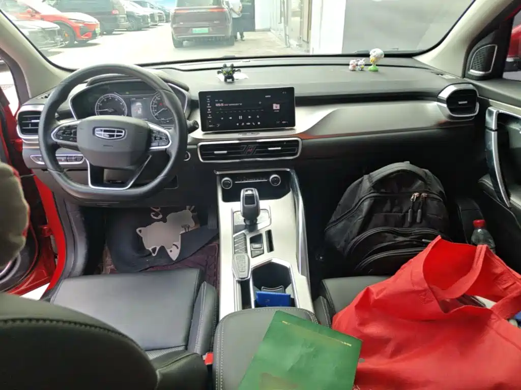 Geely Binyue — миниатюра 10