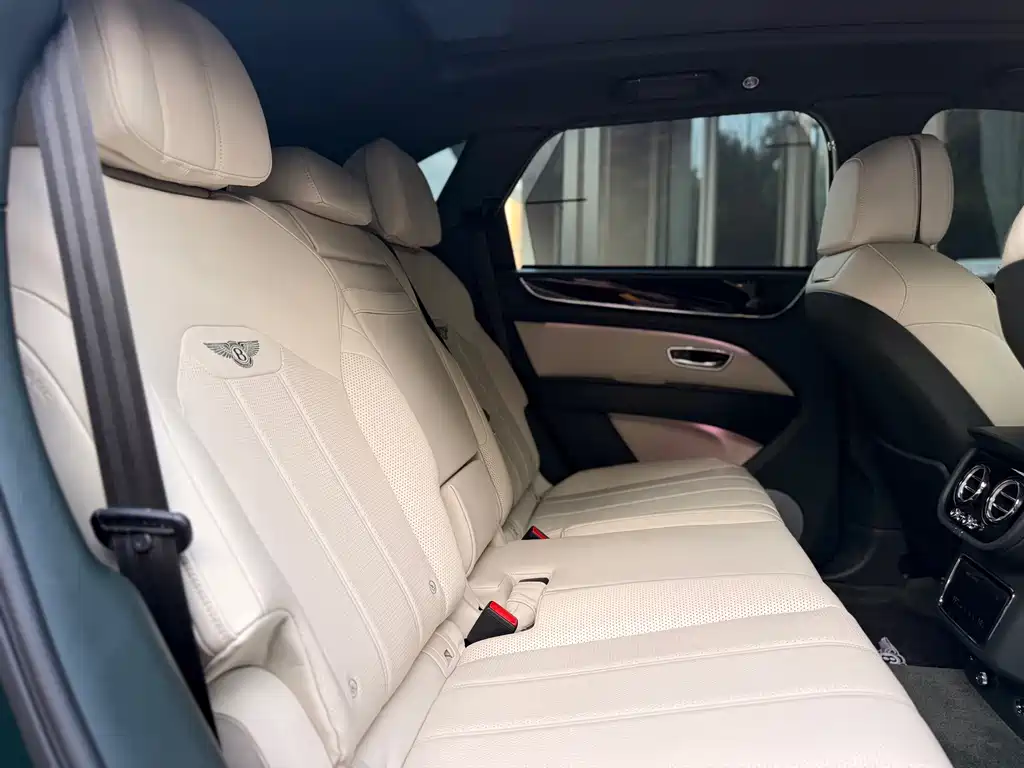 Bentley Bentayga — миниатюра 20