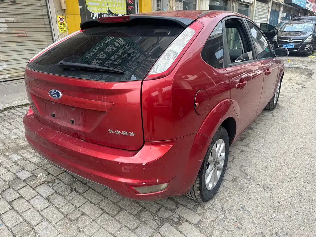 Ford Focus Hatchback Classic 1.8L Auto Basic Type, фото 5