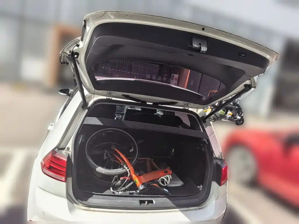 Volkswagen Golf EV — миниатюра 10