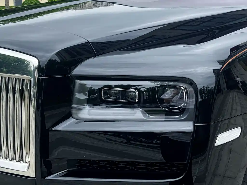 Rolls-Royce Cullinan 2024 мест