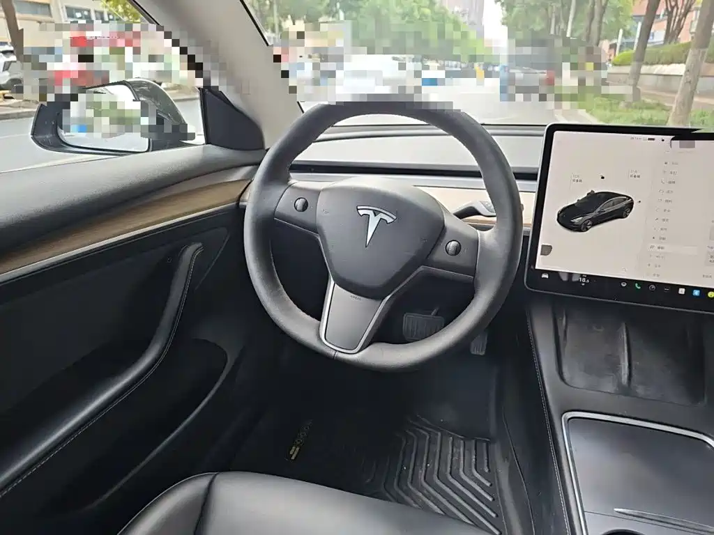 Tesla Model 3 — миниатюра 6
