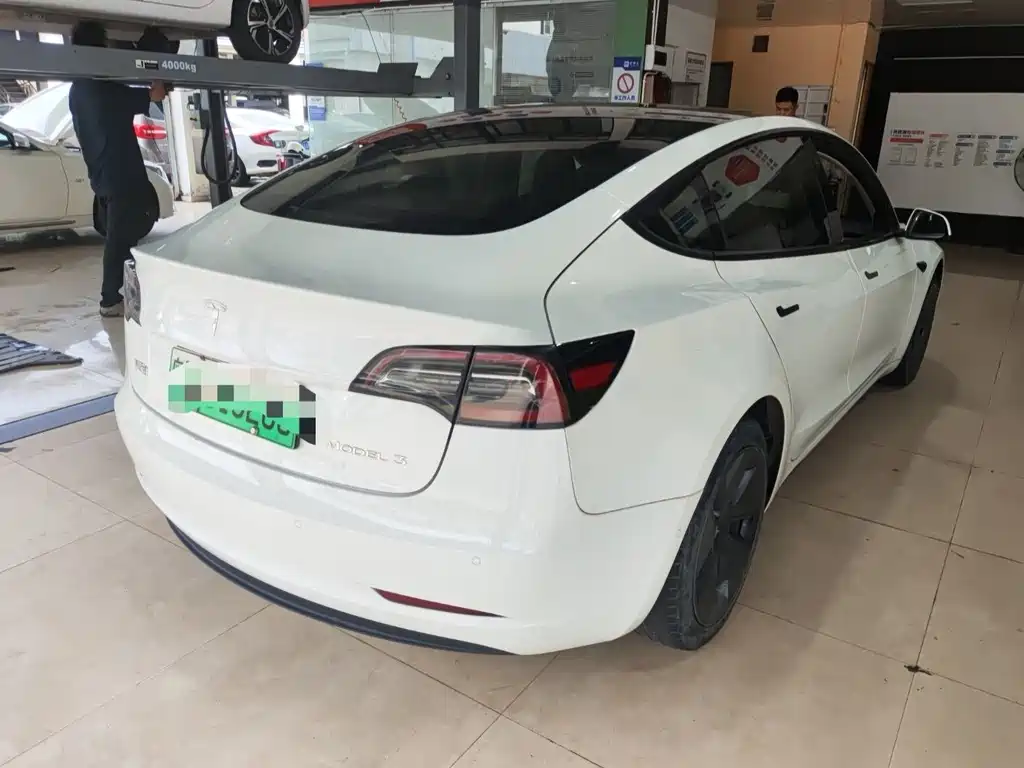 Tesla Model 3 — миниатюра 9