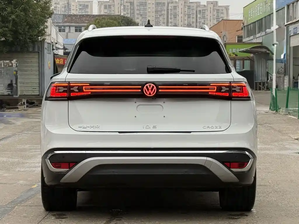 VOLKSWAGEN ID.6 CROZZ