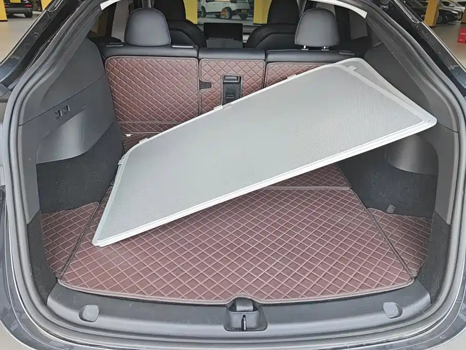 Tesla Model Y — миниатюра 4