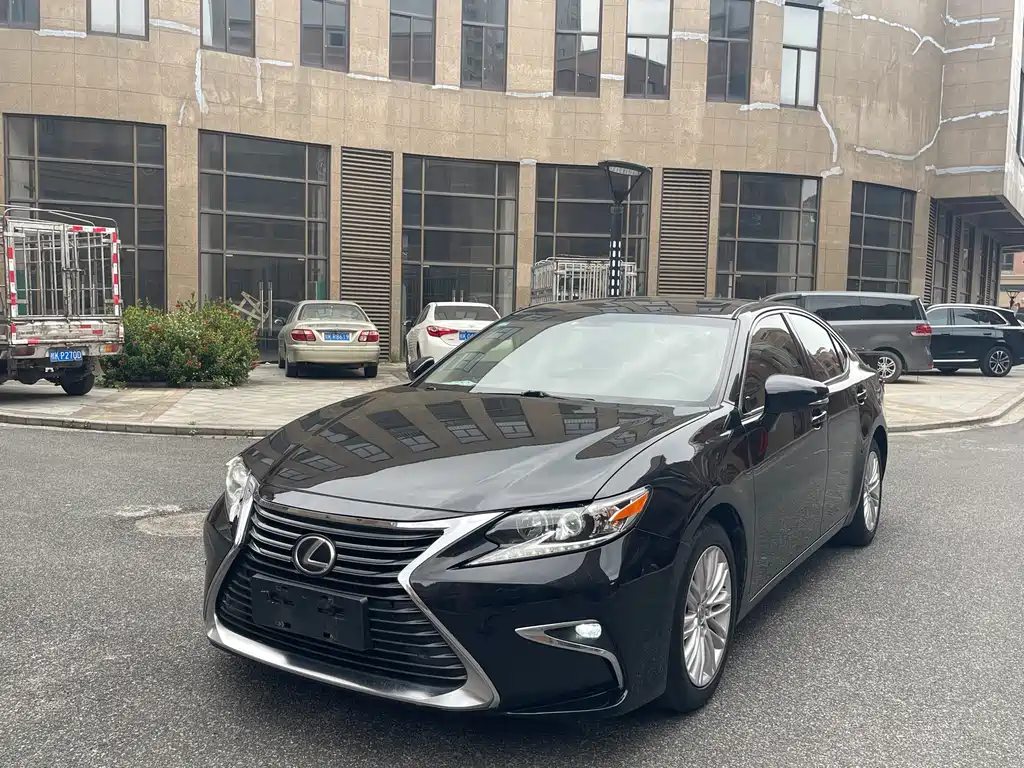 Lexus ES 2016