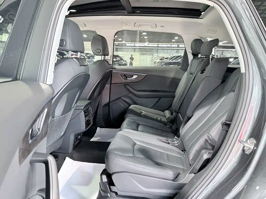 Audi Q7 — миниатюра 11