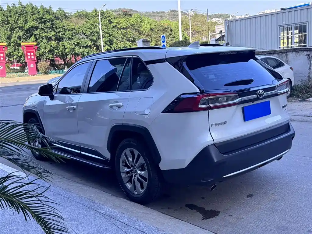 Toyota Wildlander 2021 2.0L CVT Luxury