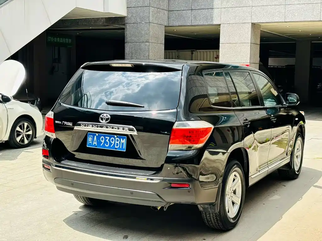 Toyota Highlander 2012 2.7L 5 мест Elite