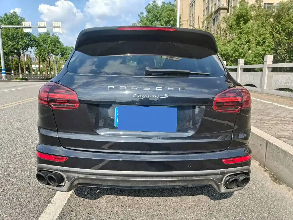 Porsche Cayenne — миниатюра 6