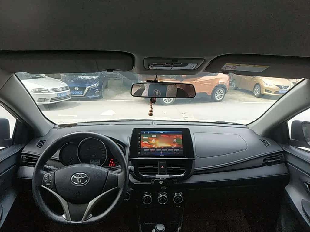 Toyota Vios 1.5 л 2023 г. Серебристо-серый, пробег 17600 км
