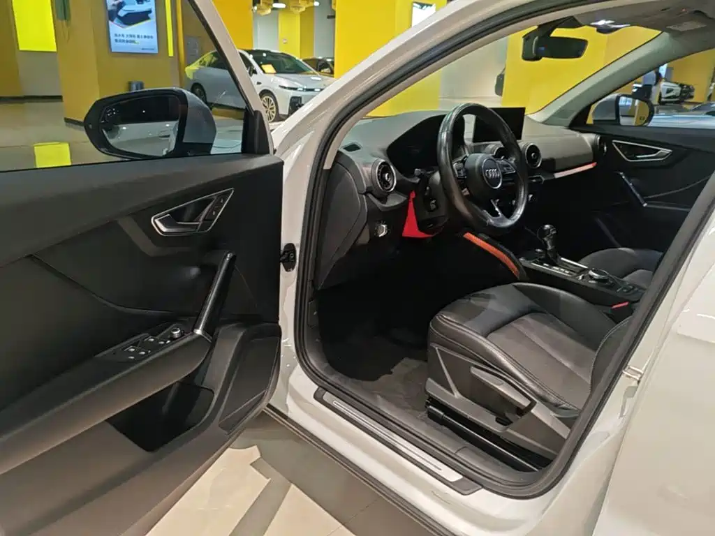 Audi Q2L e-tron — миниатюра 12
