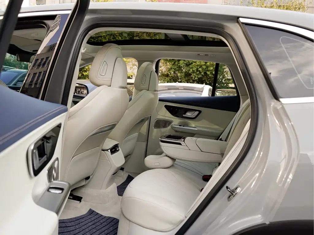 Mercedes-Benz EQE SUV — миниатюра 12