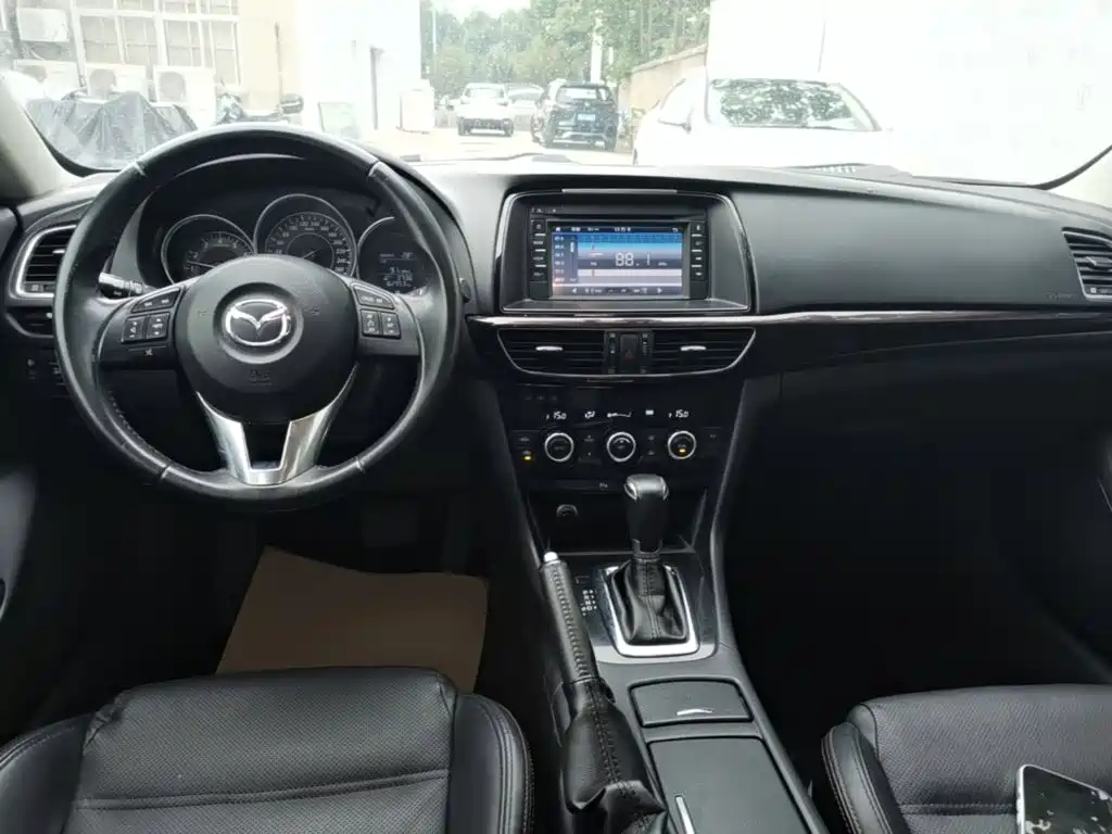 Mazda Atenza 2015 2.0L Luxury