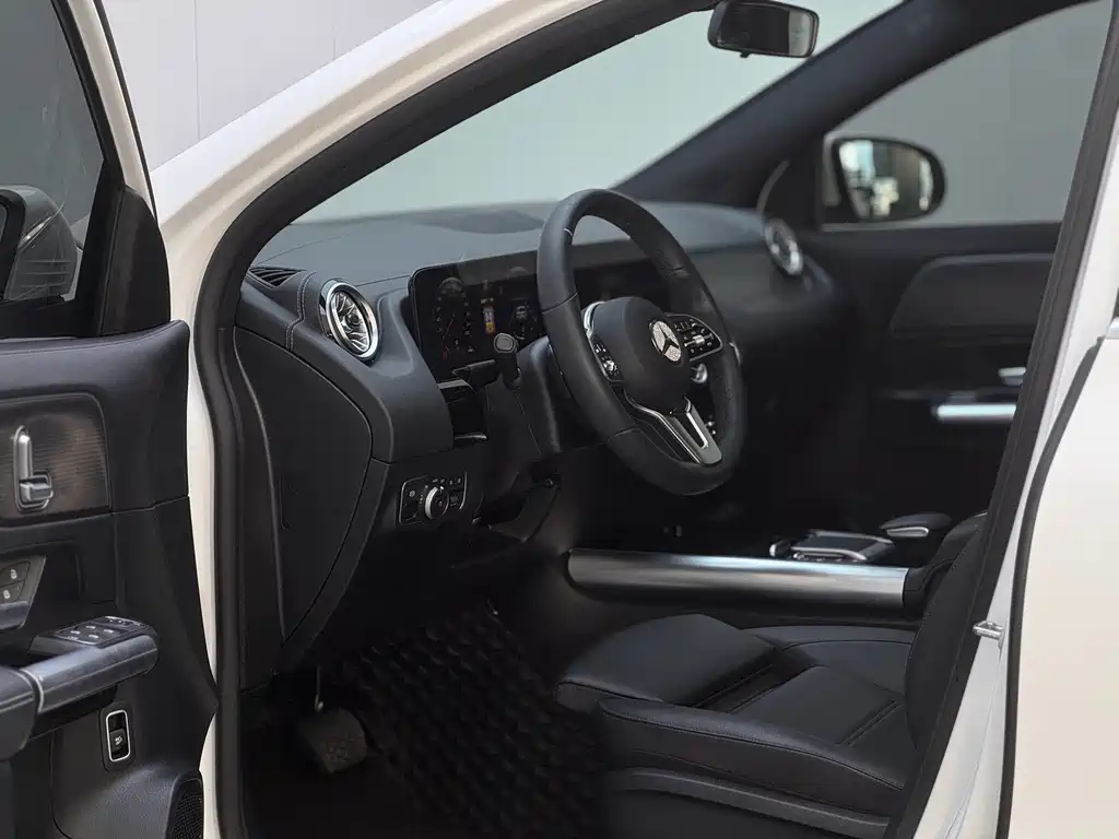 Mercedes-Benz GLA — миниатюра 8