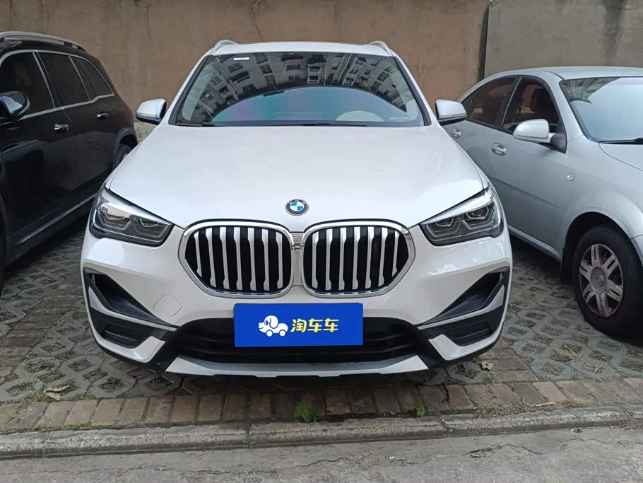 BMW X1 1.5 л 2023 г. Белый, пробег 8800 км
