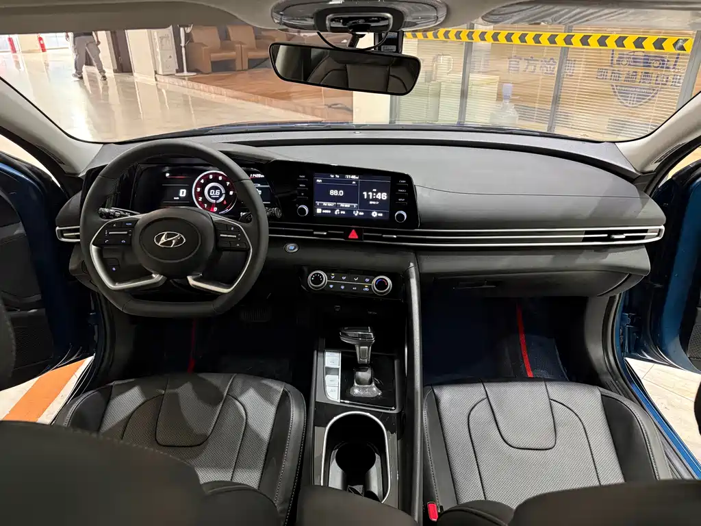 Hyundai Elantra — миниатюра 13