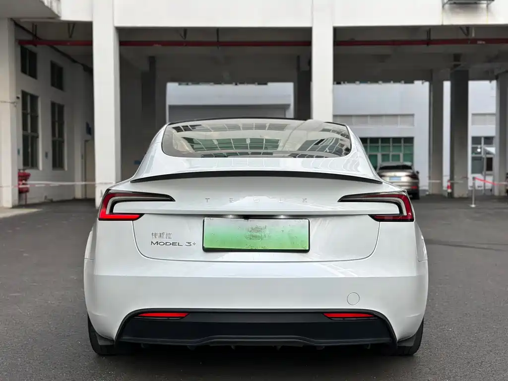 Tesla Model 3 — миниатюра 5