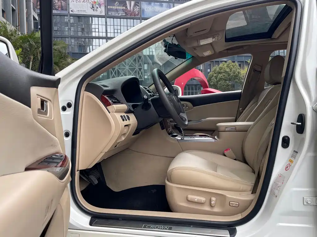 Toyota Crown 2012 2.5L Royal