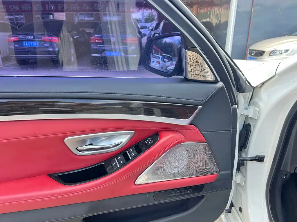 BMW 5 Series — миниатюра 6
