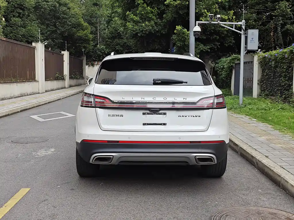 Lincoln Nautilus 2021 2.0T