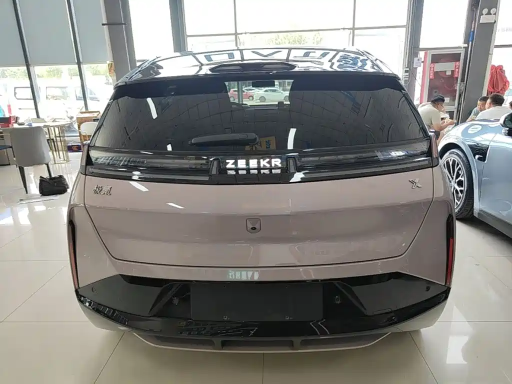Zeekr X 2024 мест