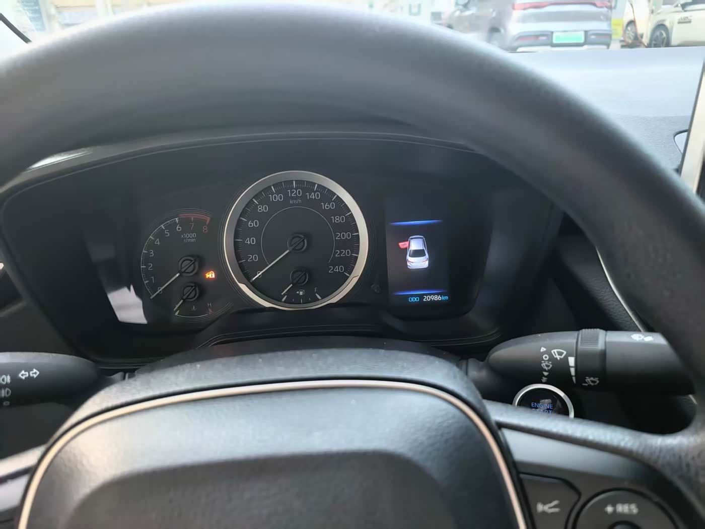 Toyota Corolla 1.2 л 2023 г. Серебристо-серый, пробег 20000 км
