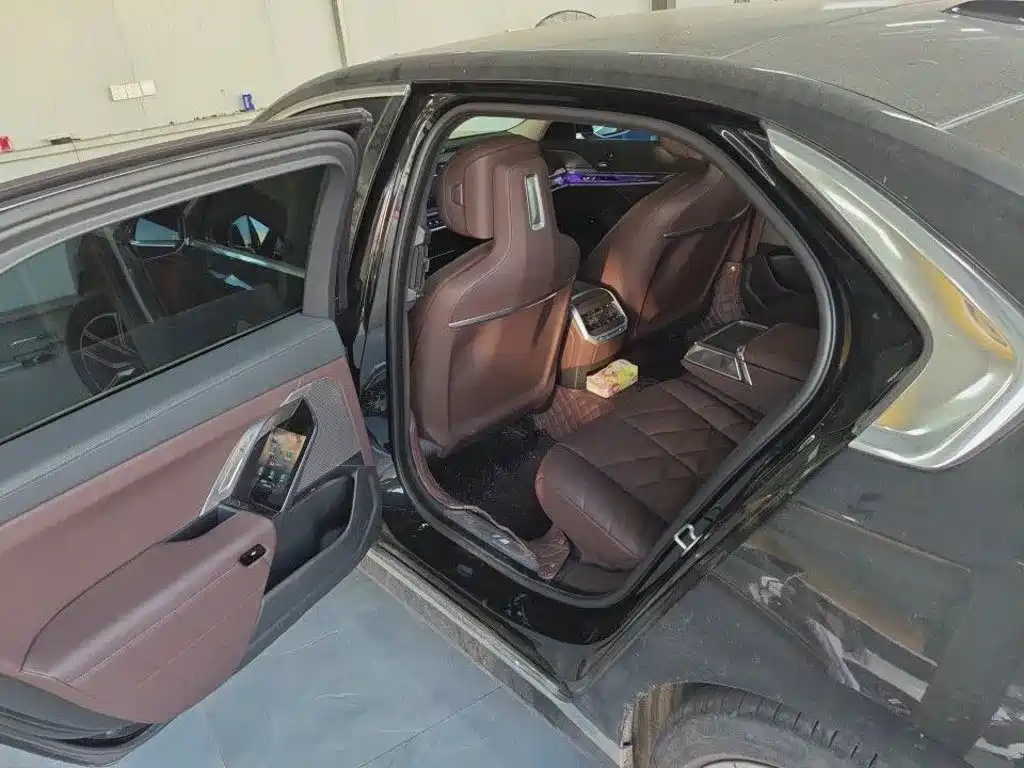 BMW 7 Series — миниатюра 3