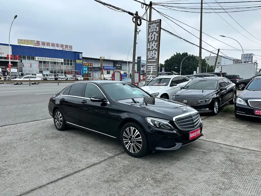 Mercedes-Benz C-Class — миниатюра 3