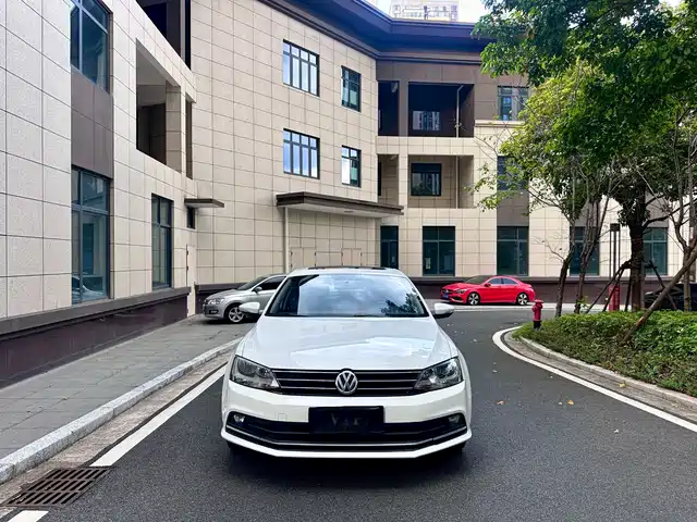 VOLKSWAGEN SAGITAR 2016