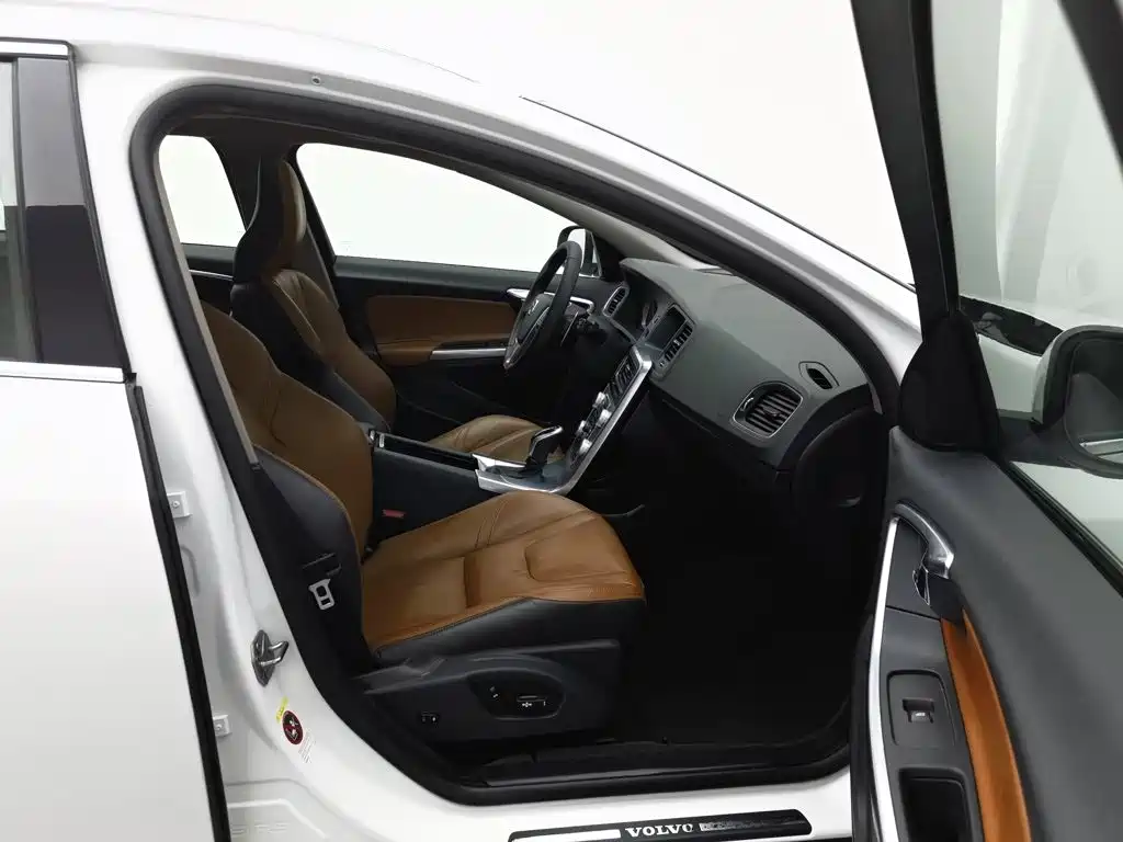 Volvo V60 — миниатюра 23