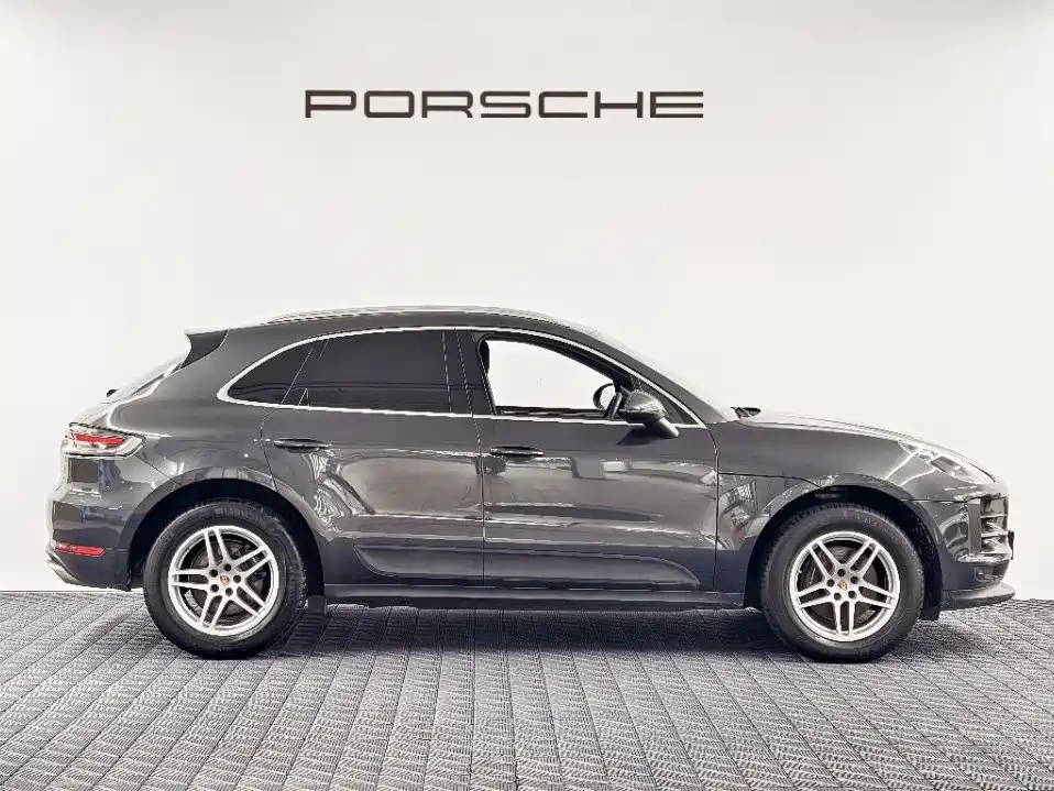 Porsche Cayenne — миниатюра 3
