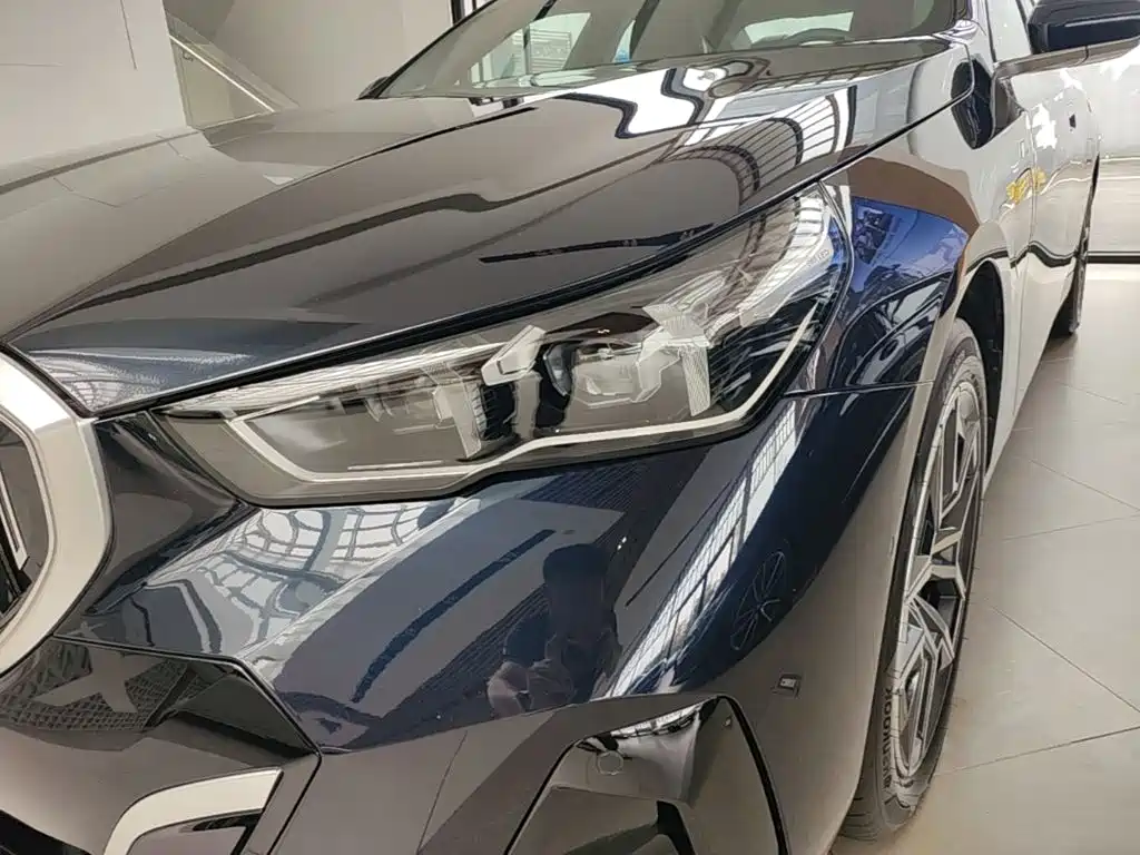 BMW i5 — миниатюра 24