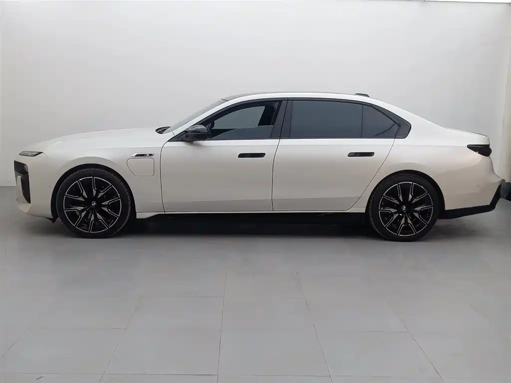 BMW I7 M70L