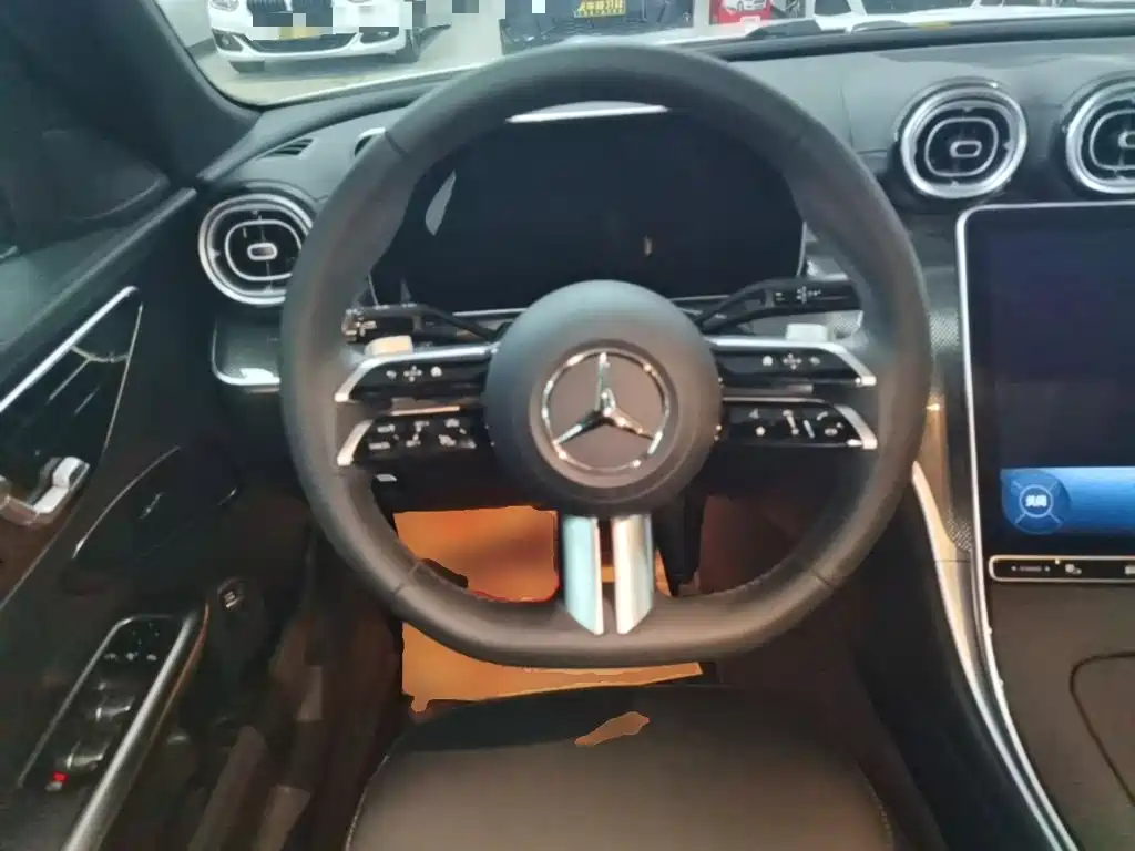 Mercedes-Benz C-Class — миниатюра 11