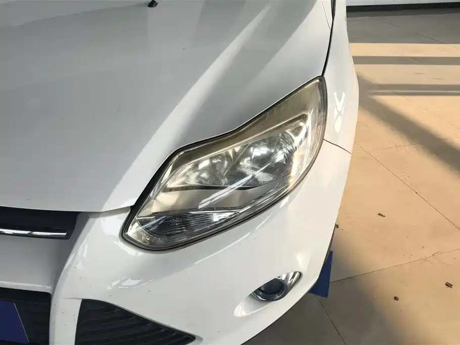 Ford Focus 2012 1.6L AT
