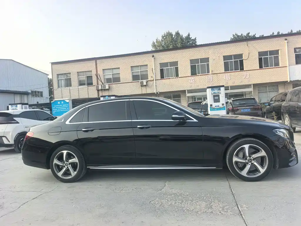 Mercedes-Benz E-Class — миниатюра 5