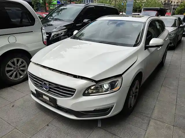 VOLVO  V60 2016