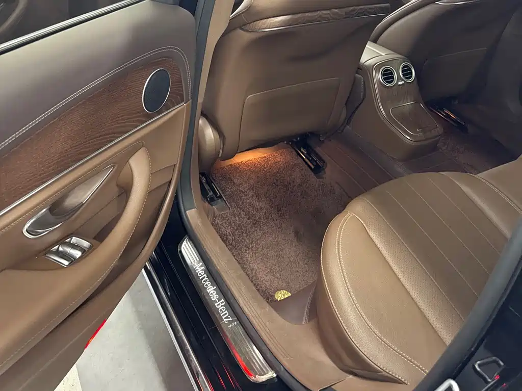 Mercedes-Benz E-Class — миниатюра 7