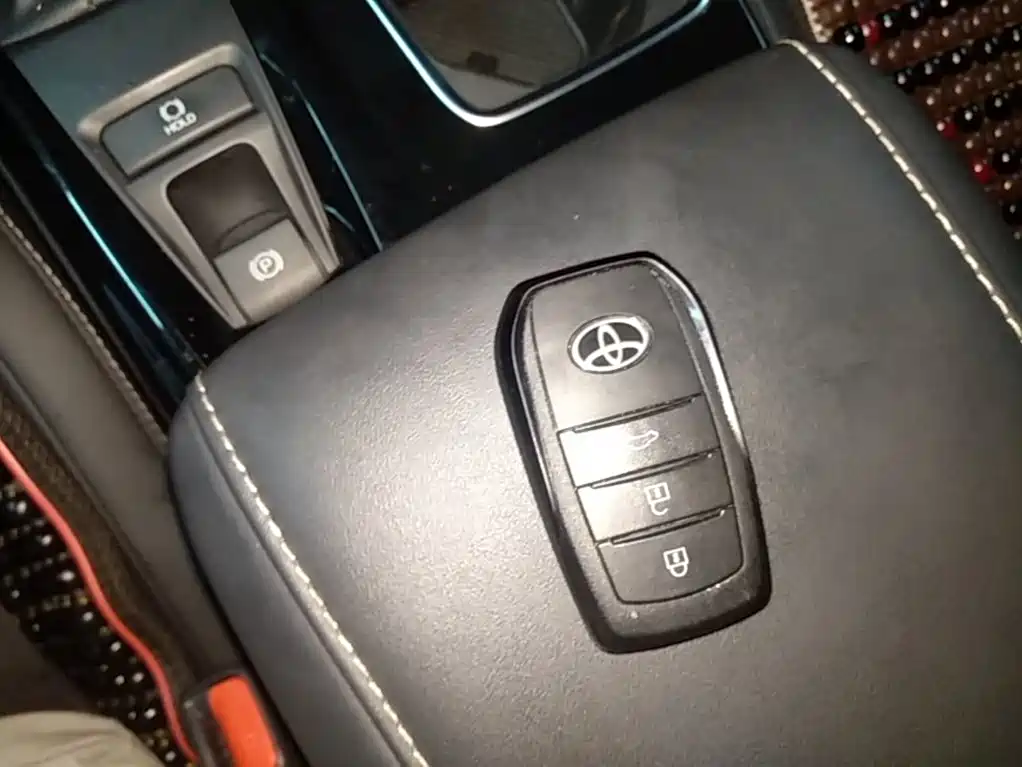 Toyota Camry — миниатюра 9