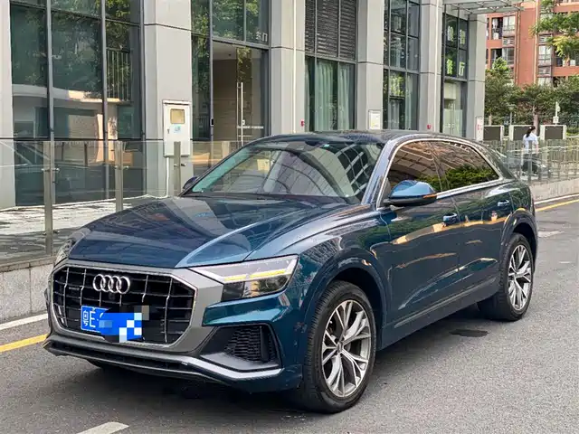 AUDI  Q8 2020
