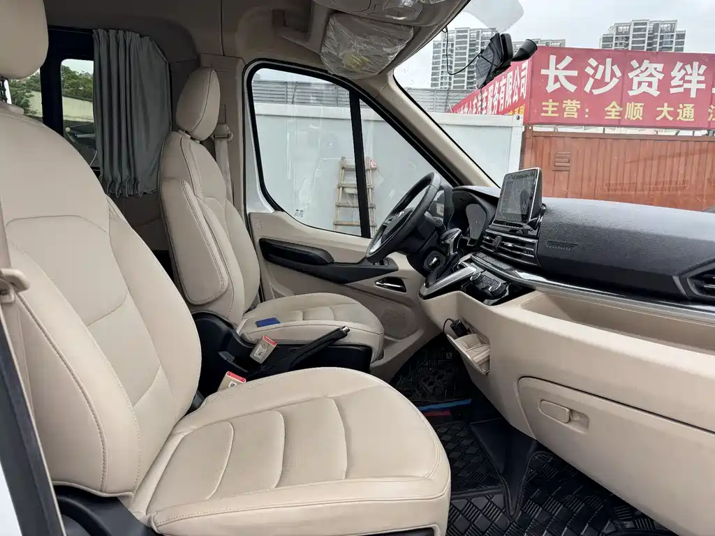 Maxus V90 2024 2.0T AT 9 мест